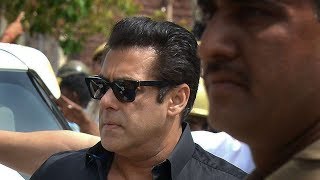 Eid Mubarak: Salman Khan's fans wait for him outside his residence