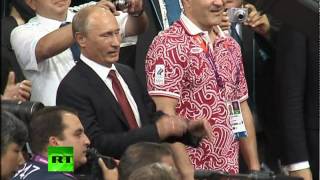 Путин расцеловал дзюдоистов