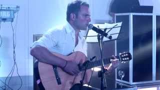 Chanson de mariage par le frère de la mariée