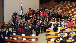 국회 질서유지권 발동…본회의 개의 지연 / 연합뉴스TV (YonhapnewsTV)