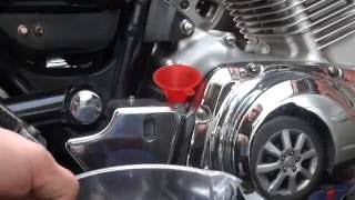 changing oil on suzuki intruder / boulevard 1400 - Ölwechsel