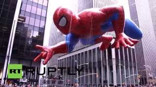 USA: Watch Ferguson protesters at Macy's Thanksgiving Day Parade