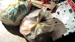 Кучи алюминиевых банок которые нужно сдать на приёмку