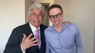 IL SENATORE ANTONIO RAZZI INSEGNA A MAX FELICITAS LA DANZA DELLA GNOCCA