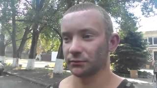 Война видео Украина Донбасс  2015  Моторола в грубой форме допрашивал бойца из ВСУ  БОЕЦ СТОЙКО ДЕРЖ