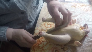 Как ощипать и потрошить курицу.