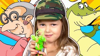 КАК прогнать Странную Бабулю с нашего дома! Вечеринка у бассейна! Бабка боится воды!