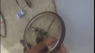 VTT: changement de chambre  à air sur roue arrière