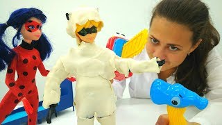 Видео про куклы из мультфильма Леди Баг! Кукла Непогода заморозила Супер Кота. Игрушки для девочек