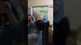رقص اتنين ستات زى القمر فى البيت متحزمين ونازلين رقص فى وسط الحريم