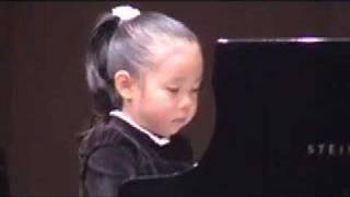 Sora plays Bach Gigue ( 5 year old )