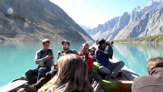 PAKISTAN Hunza River パキスタン 洪水からできた湖での船旅