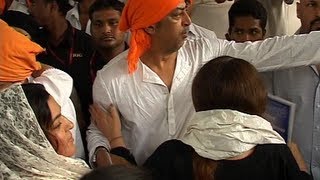 Vindu Dara Singh at his father's shradhanjali.