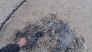 Minelab Equinox 600 Digging the Rock Pools and wet sand on Worthing beach