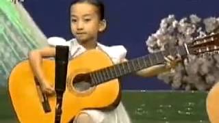 North Korean Children Playing Guitar 北朝鮮の子供たちによるギター演奏