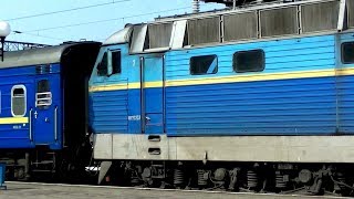 ЧС4-052 с поездом №127 Харьков - Ковель прибывает на станцию Здолбунов-пасс