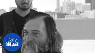 Kind-hearted hairdresser offers free haircut to LA homeless