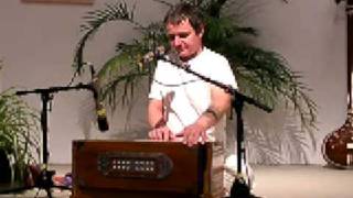 Devi Devi Devi - Mantra-Singen/Chanting mit/with Bharata