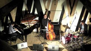 Aron Talas Trio - Quentin