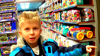 VLOG: Трасса Hot Wheels или Смотри как я  Играю с морскими скатами!