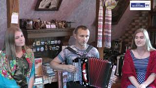 За околицей туман! Семейный ансамбль "Радость"