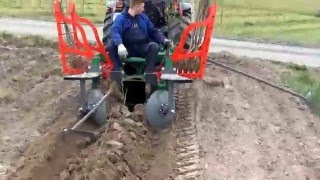 Głębosz multifunkcyjny w konfiguracji z sadzarką do drzew i krzewów