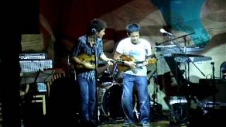 Jake Shimabukuro and brother Bruce play Wipeout