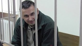 Олег Сенцов назвал Путина кровавым карликом.