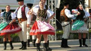 Vyrostnú mi pod obloškom - ľudová pieseň z Gemera  (slovak folk song)