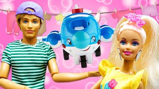 Видео про куклы Барби и игры в игрушки. Тайная жизнь игрушек в ванной! Как улететь в детскую?