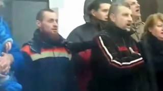 Песенный флешмоб!!! Кривой Рог. Гимн СССР на жд вокзале ))))