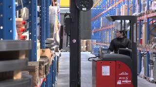 Forklift picking with viadat at HDE Logistik