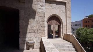 Образец поздней готики. Башни - ворота Торрес де Куарт / Torres de Cuart. Валенсия. Испания.