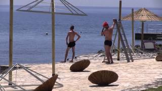 Ulika - Parasols op  strand   21 mei 2014