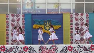 Хореографічний колектив "Сюрприз"   Танець  "Ой у вишневому саду"