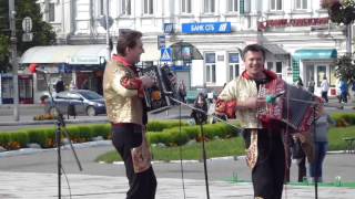 Дуэт баянистов «Мастер Класс» г.Вологда. Площадь Революции 8.09.2013г.