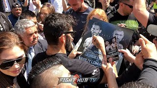 JORGE LINARES MOBBED BY FANS FOR AUTOGRAPHS IN NEW YORK AT MSG