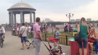 Танцы пенсионеров.