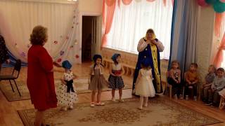 Мы весёлые матрёшки, ладушки, ладушки!