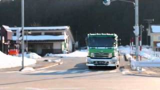 重機トレーラークオン出発