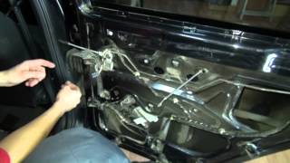 Skoda Octavia Tour разборка и снятие задней двери.