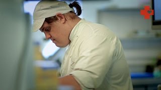 Первый в России повар с синдромом Дауна: "Я живу в двух мирах"