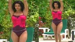 Priyanka Chopra Flaunts Her Bikini Body
