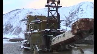 Добыча золота драгой 180 в ноябре. Поселок Беличан. Сусуманский район. Колыма