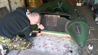 Как закрепить излучатель эхолота на лодке