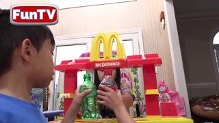 Pretend Play Mcdonalds Drive Thru with Fake Money