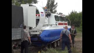 Разгрузка и погрузка аэроглиссера ХИВУС с прицепа БАГЕМ