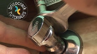 Instalar un grifo de lavabo (Bricocrack)