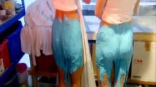 Trinny & Susannah get their bottoms cast at Brighton Body Casting