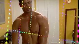 William Levy, al desnudo